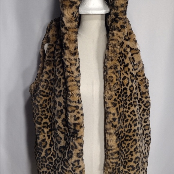 Carmen Leopard Print Faux Fur Hooded Vest size L pre owned Exellent condition - Picture 9 of 13